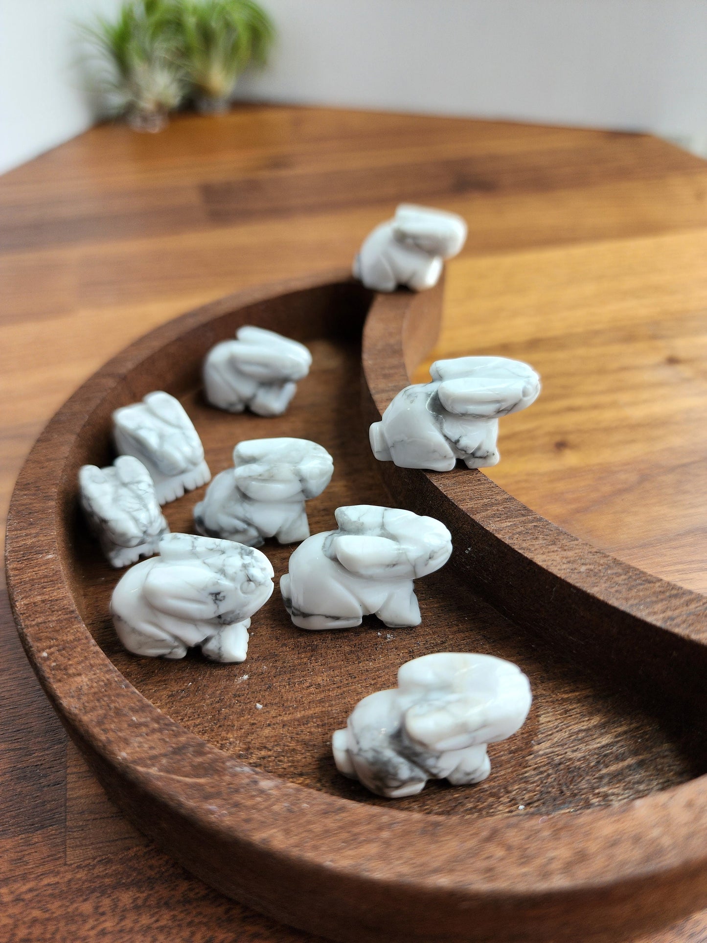 Mini Howlite Crystal Rabbit: White & Gray Carved Bunny