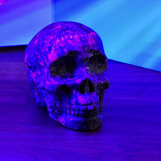 Yooperlite Crystal Skull: 4" UV Reactive Carving, Halloween Decor