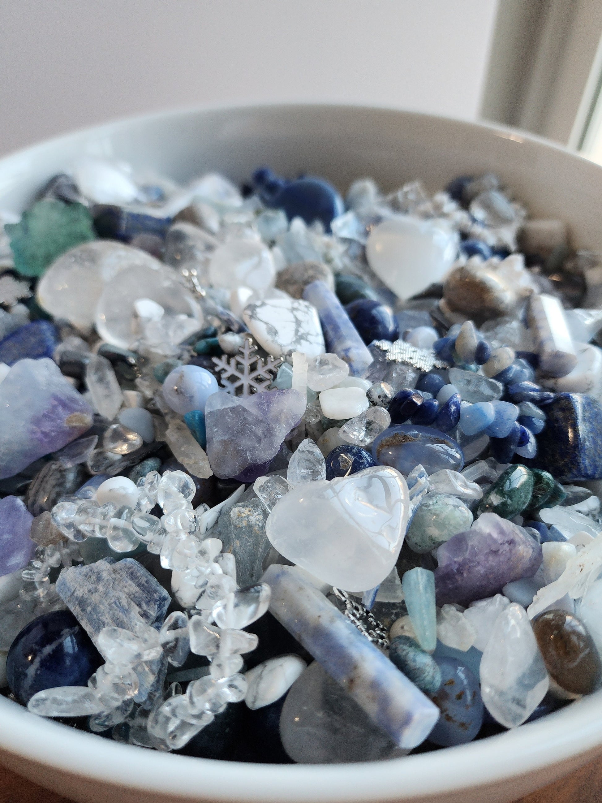 Silver | Winter Solstice Crystal Confetti | Premium Mix of Bracelets, Worry Stones, Tumbles, Chips | White, Blue & Icicles | Light Theme