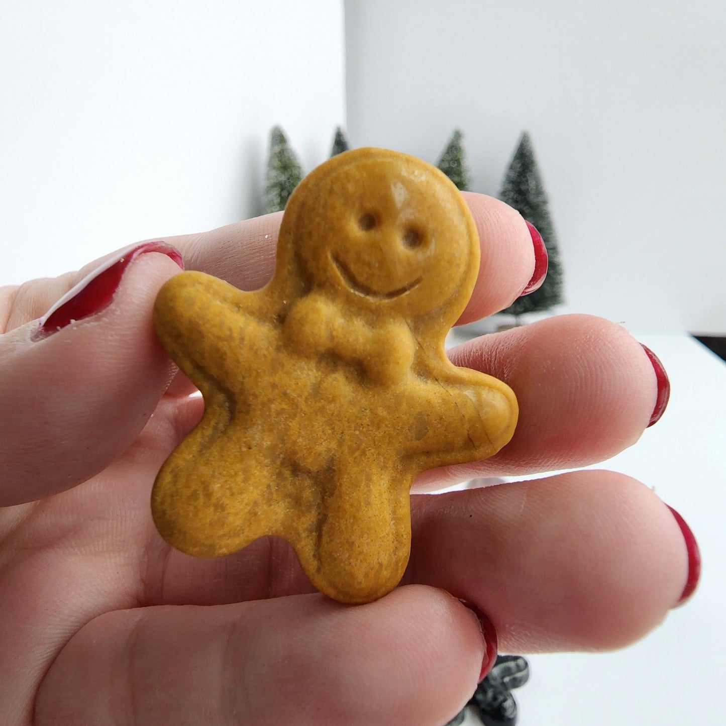 Gingerbread Men Crystal Carvings: Winter Decor (Multiple Stone Options)