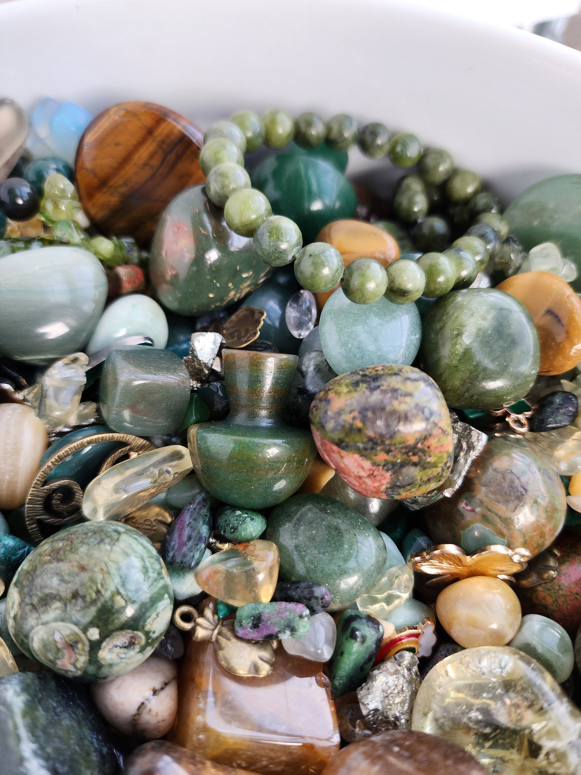 St Patrick's Day Crystal Confetti: Green Shamrocks, Health Wealth Mix