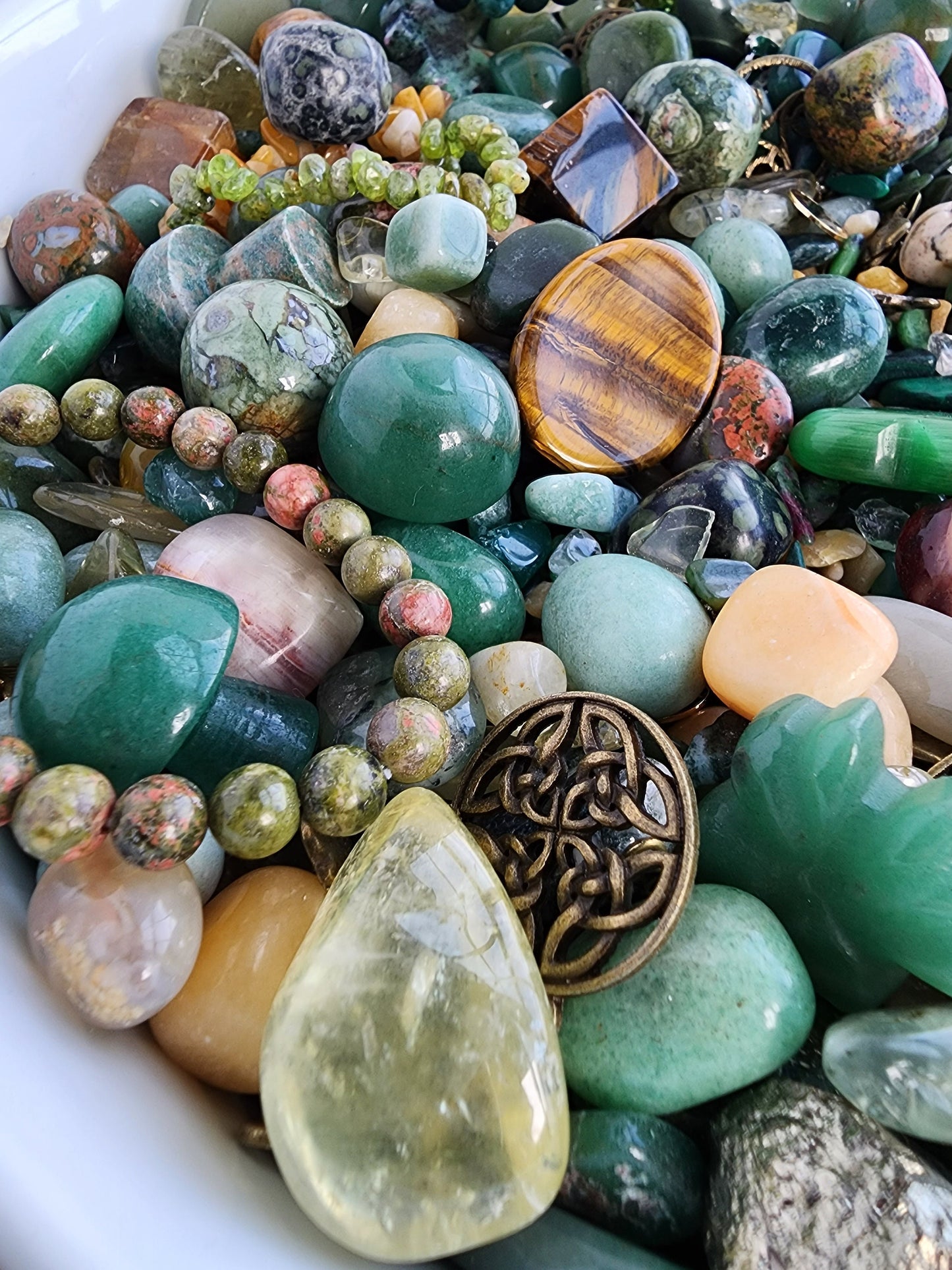 St Patrick's Day Crystal Confetti: Green Shamrocks, Health Wealth Mix