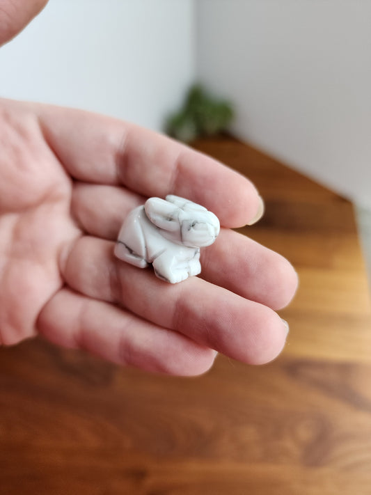 Mini Howlite Crystal Rabbit: White & Gray Carved Bunny