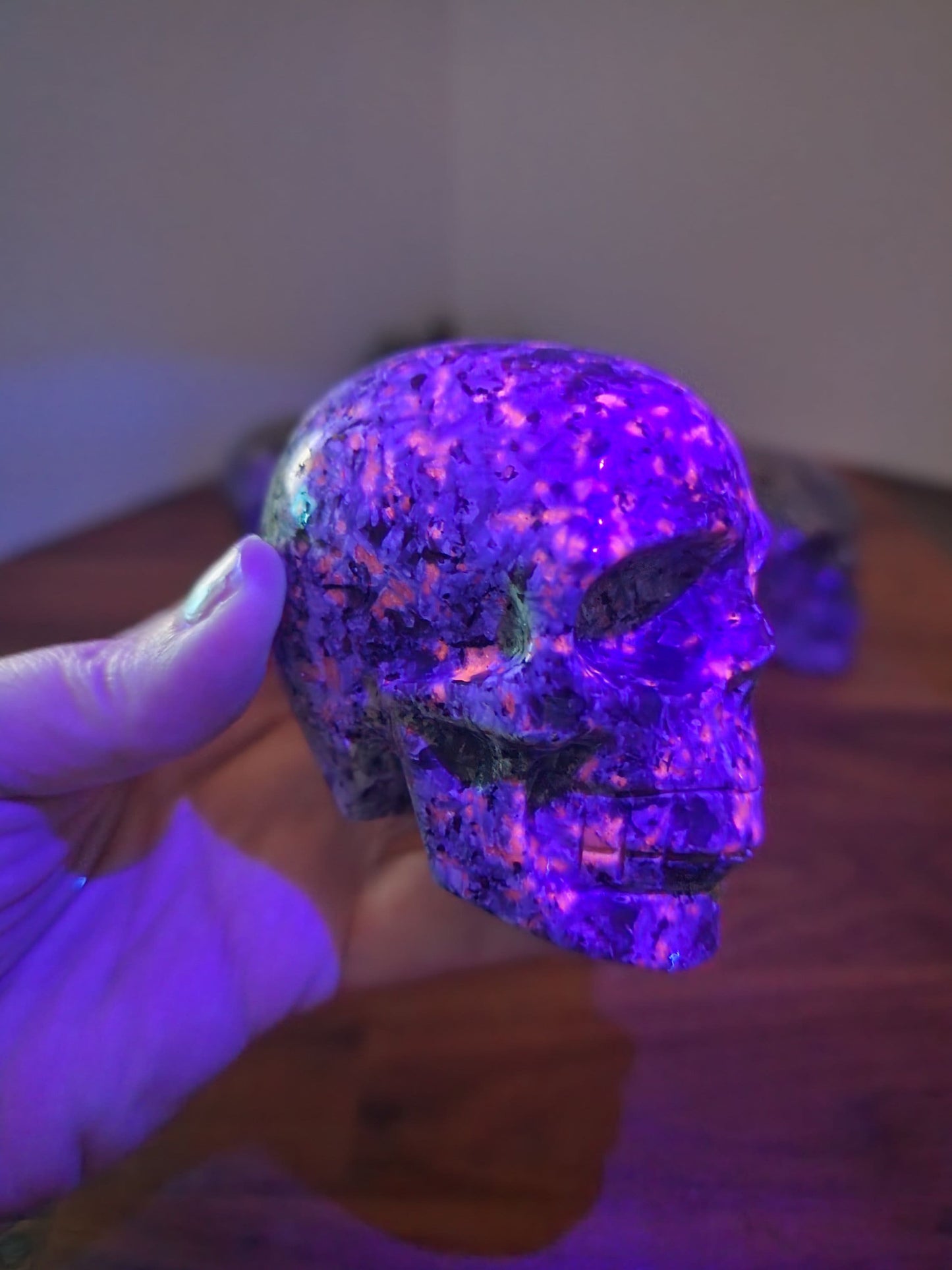 Crystal Yooperlite Skull | 3" Large Spooky Season Carving | Witchy Vibes for Halloween Decor | UV Reactive with Blacklight | Summerween Vibe