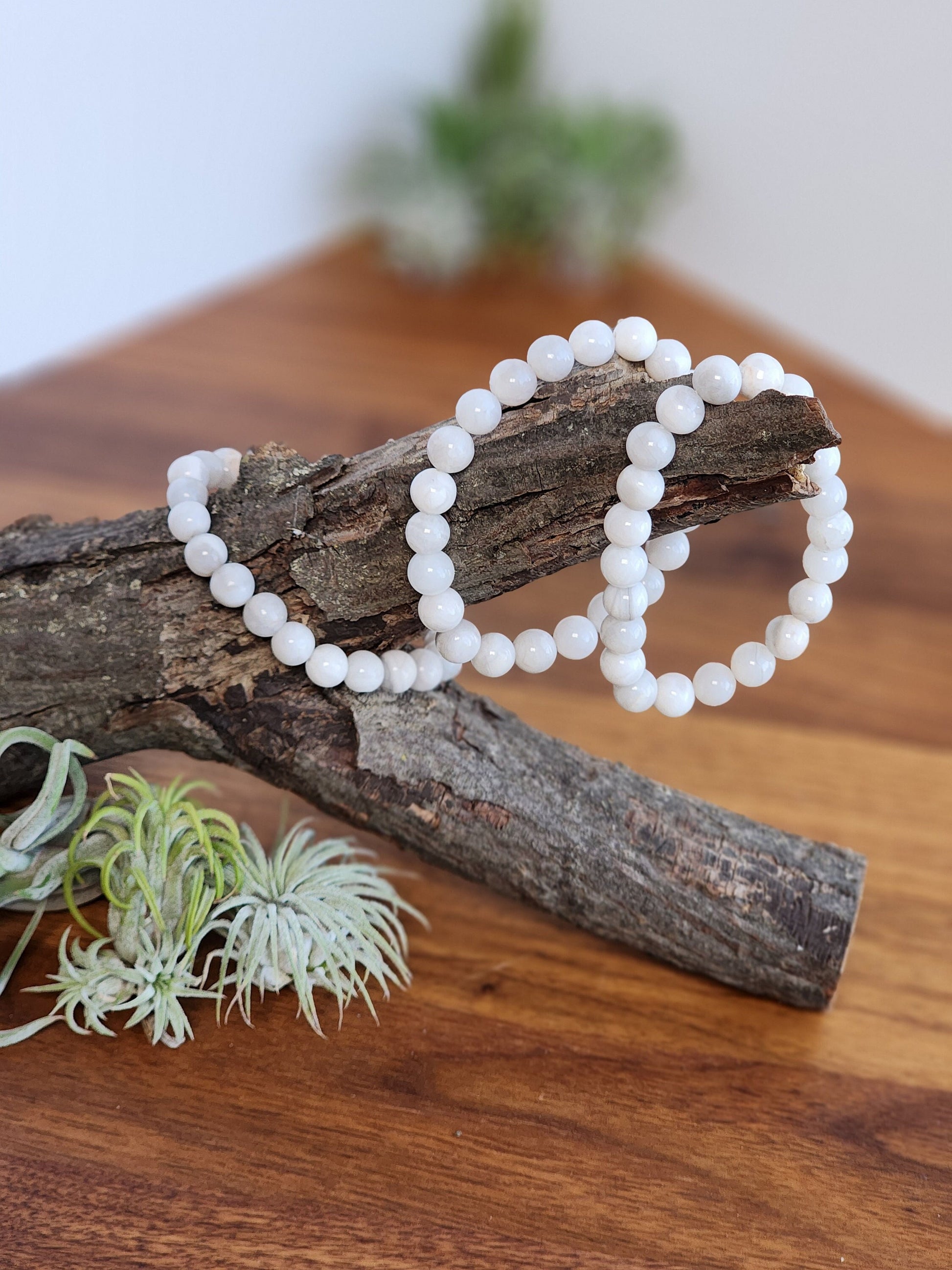 White Crazy Lace | 8MM Crystal Bracelet | Gray & White Banded Agate | Classy and Sublte Jewelry for everyday outfits | Minimal Style