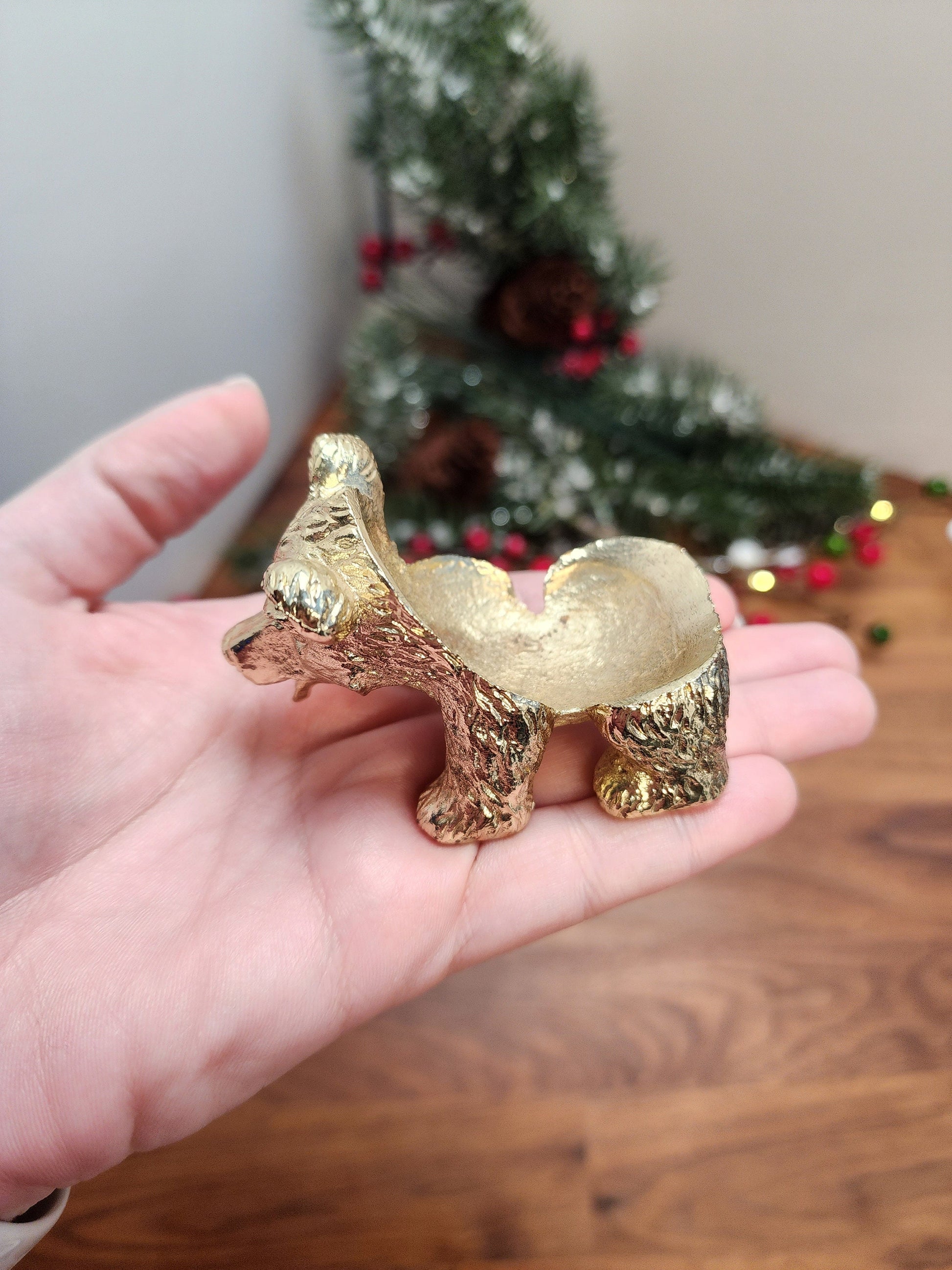 Fun Bear Sphere Stand | Gold Metal | Crystal Ball Holder | Display Prop for Winter Solstice | For Spheres up to 60MM | Cute Wild Bear Decor