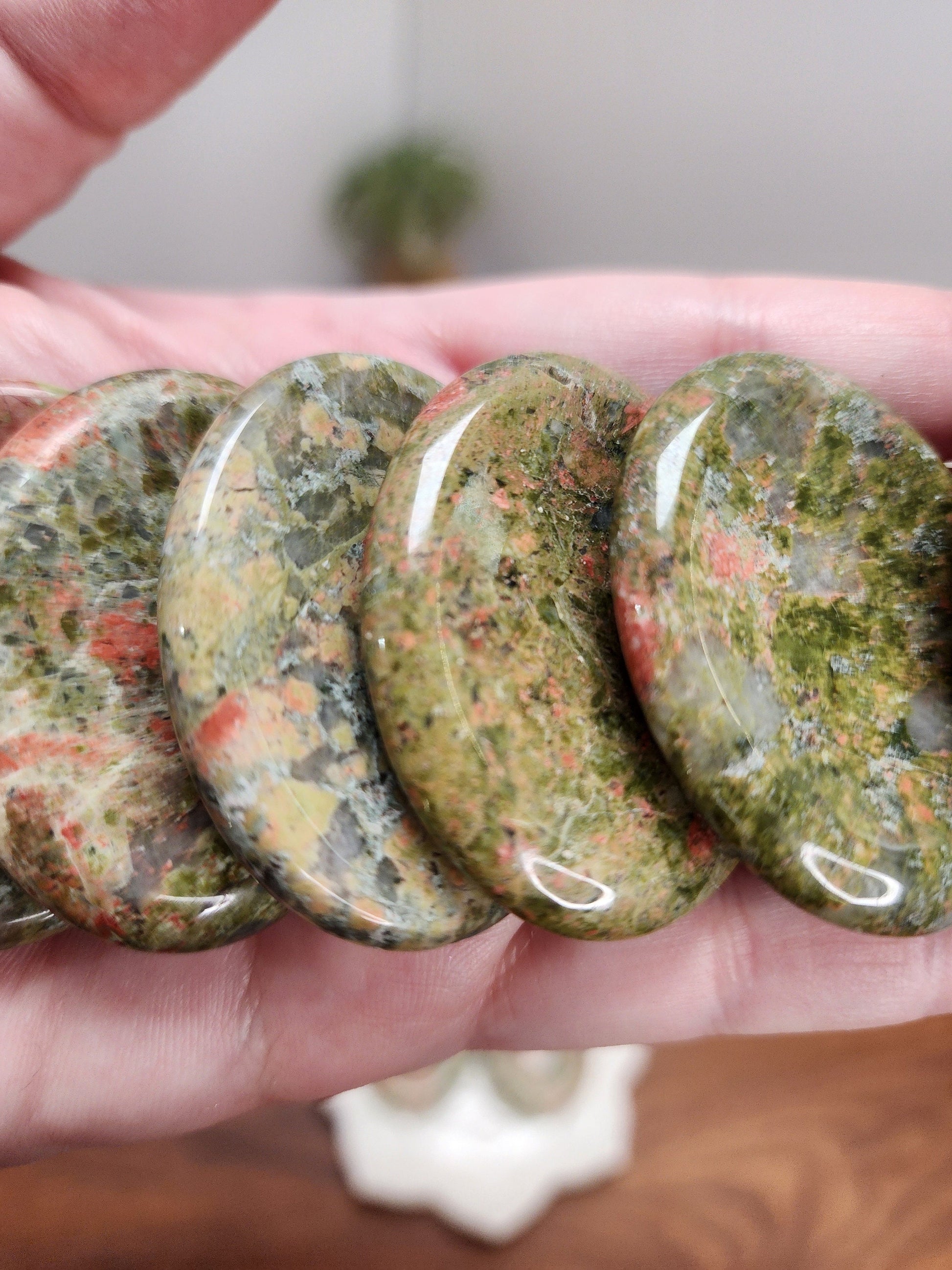 Unakite Worry Stone: Earthy Fidget, Pocket Crystal
