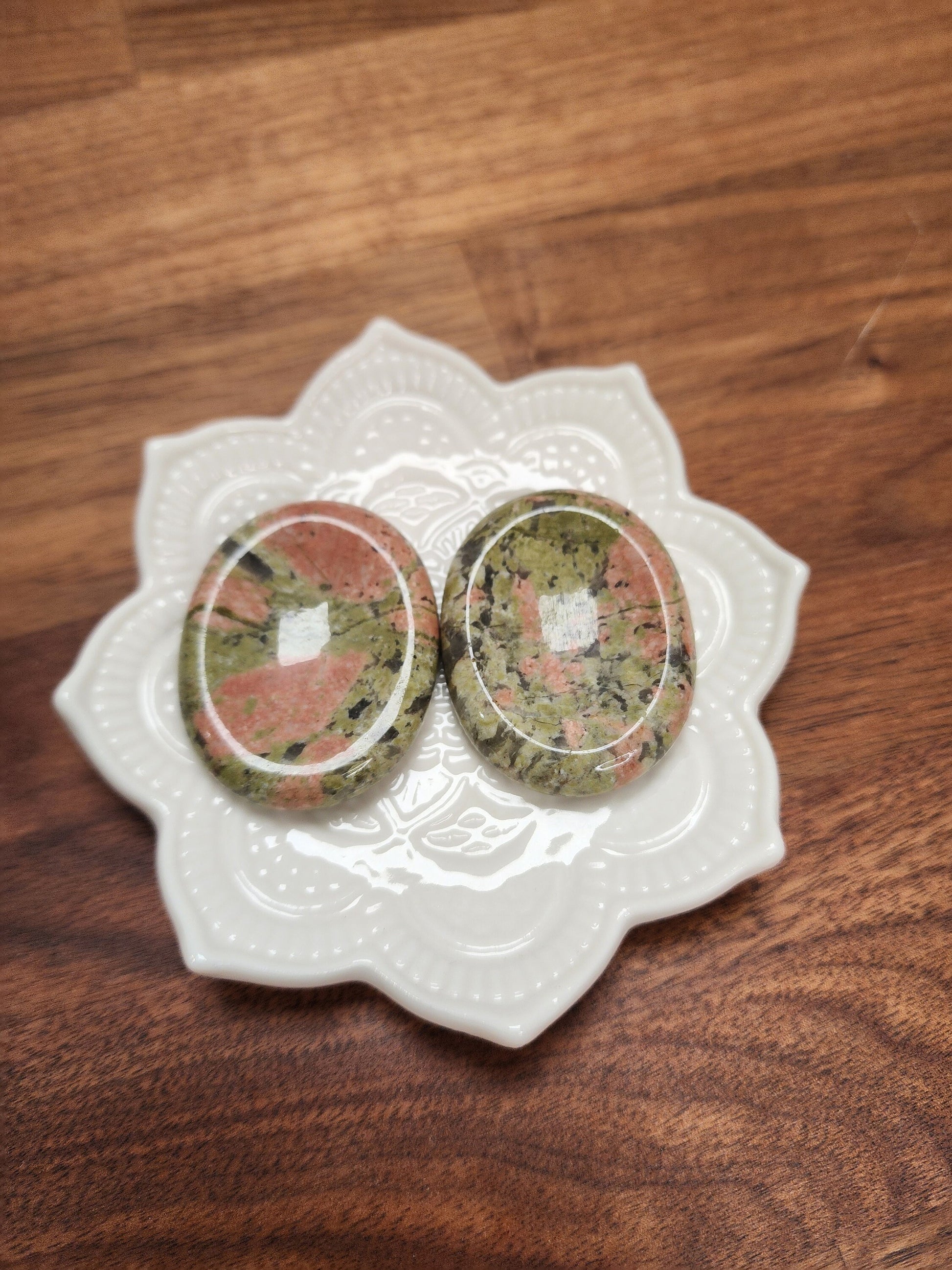 Unakite Worry Stone: Earthy Fidget, Pocket Crystal