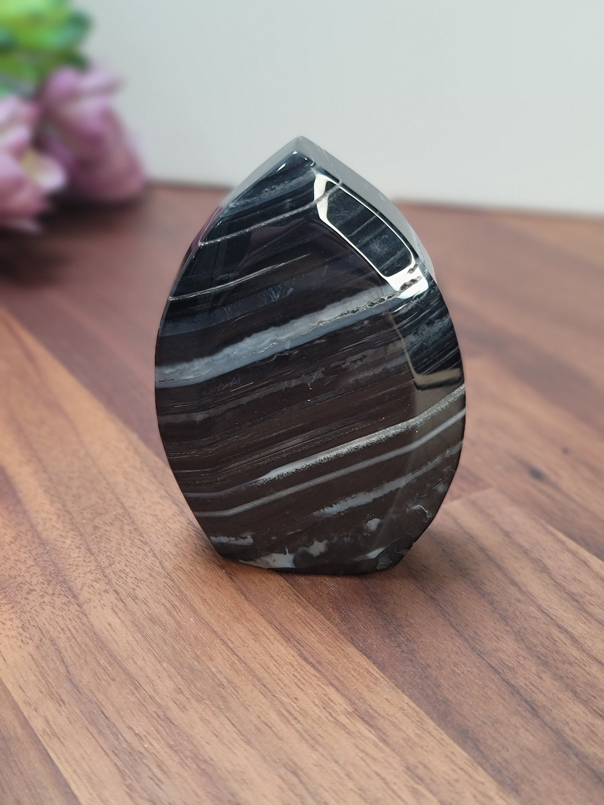 Banded Onyx Free Form: Black and White Storm Crystal (3")