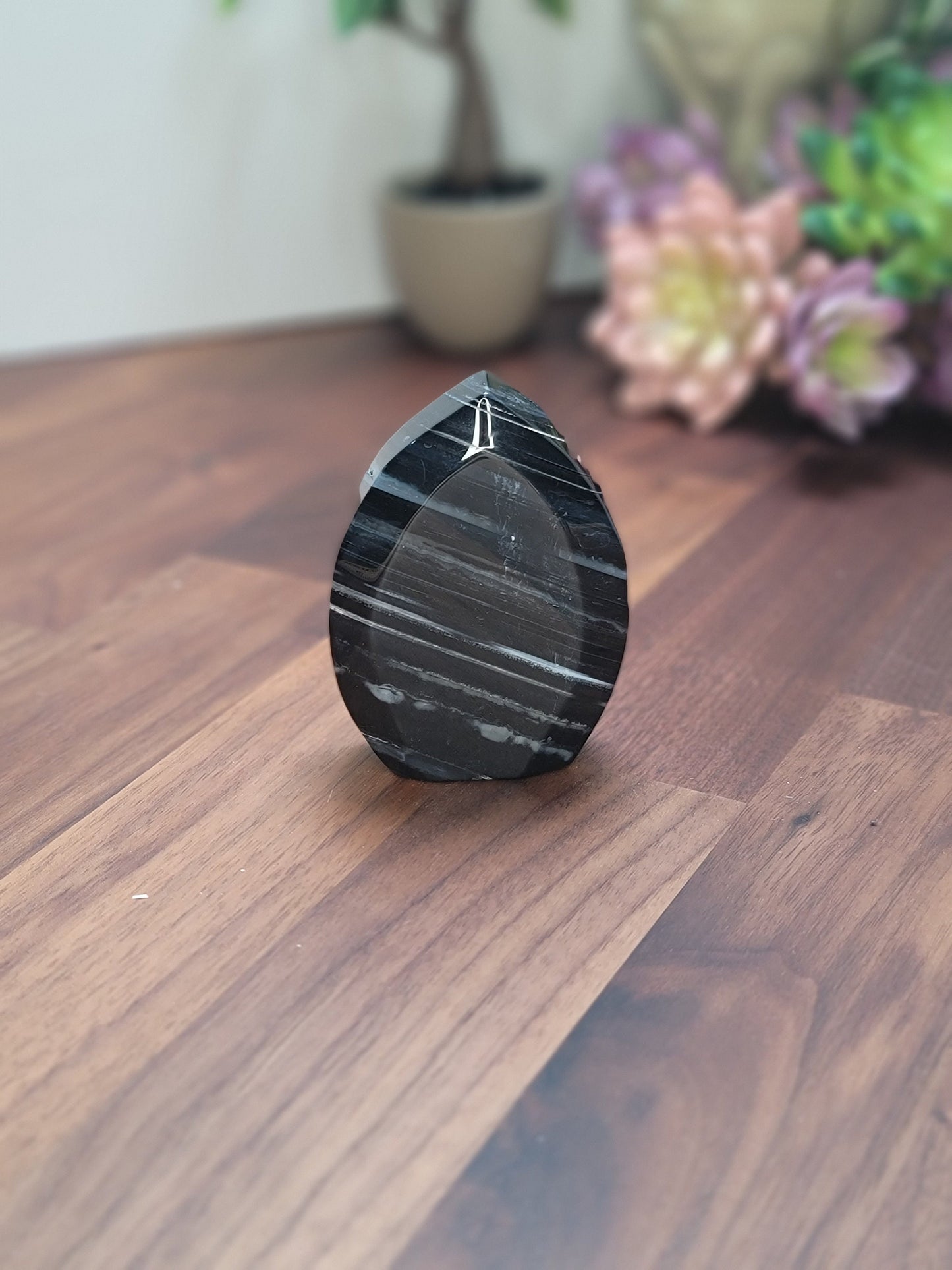 Banded Onyx Free Form: Black and White Storm Crystal (3")
