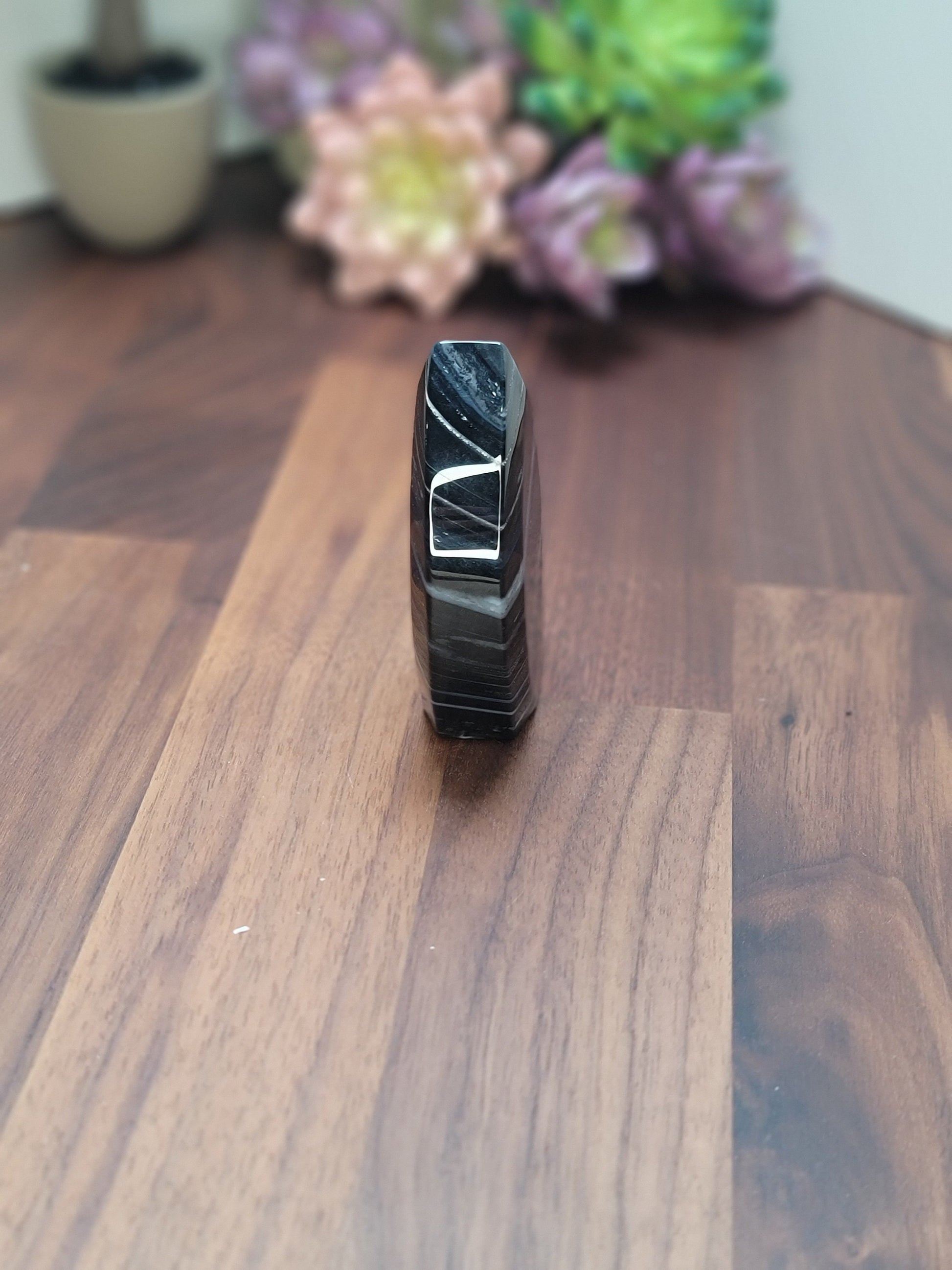Banded Onyx Free Form: Black and White Storm Crystal (3")