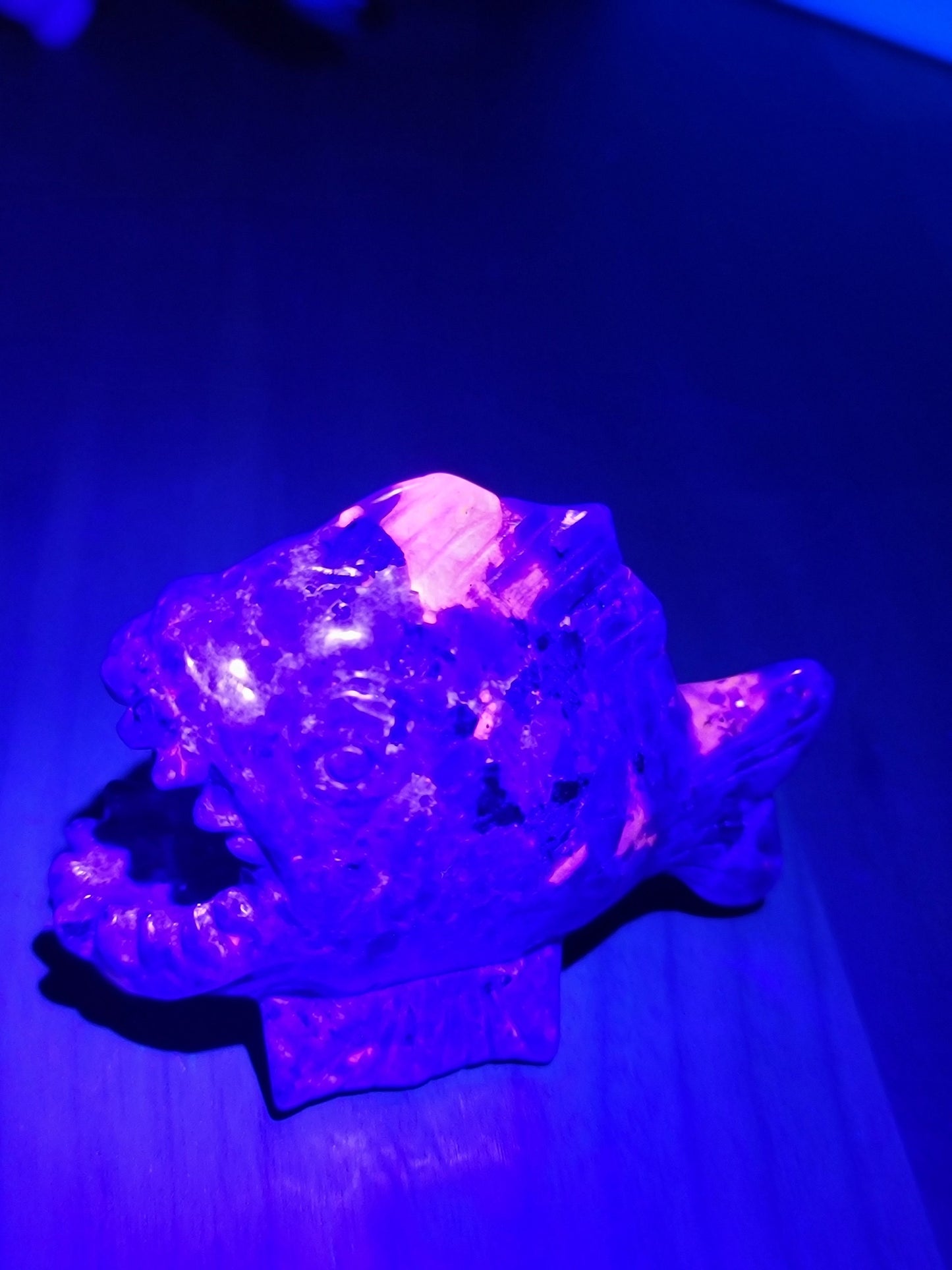 Yooperlite Crystal Carving, Piranha Shape, UV Reactive (Fluorescent Orange)