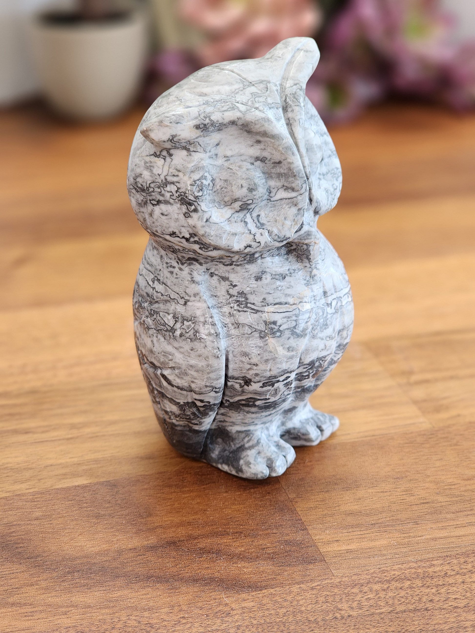 Picasso Jasper Owl Carving: Black & White Crystal Decor