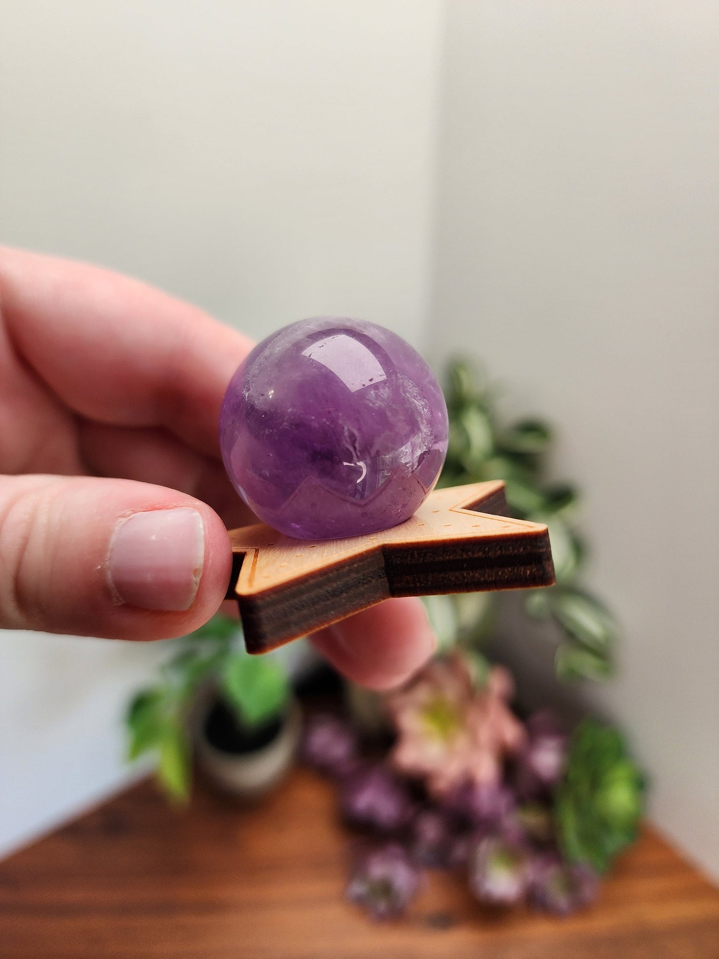 Star Shaped Sphere Stand: Wood Display for Crystals & Baseballs