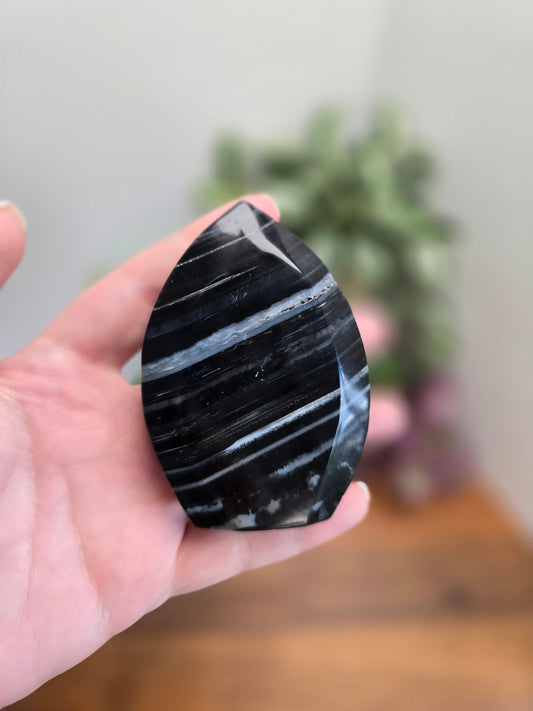 Banded Onyx Free Form: Black and White Storm Crystal (3")