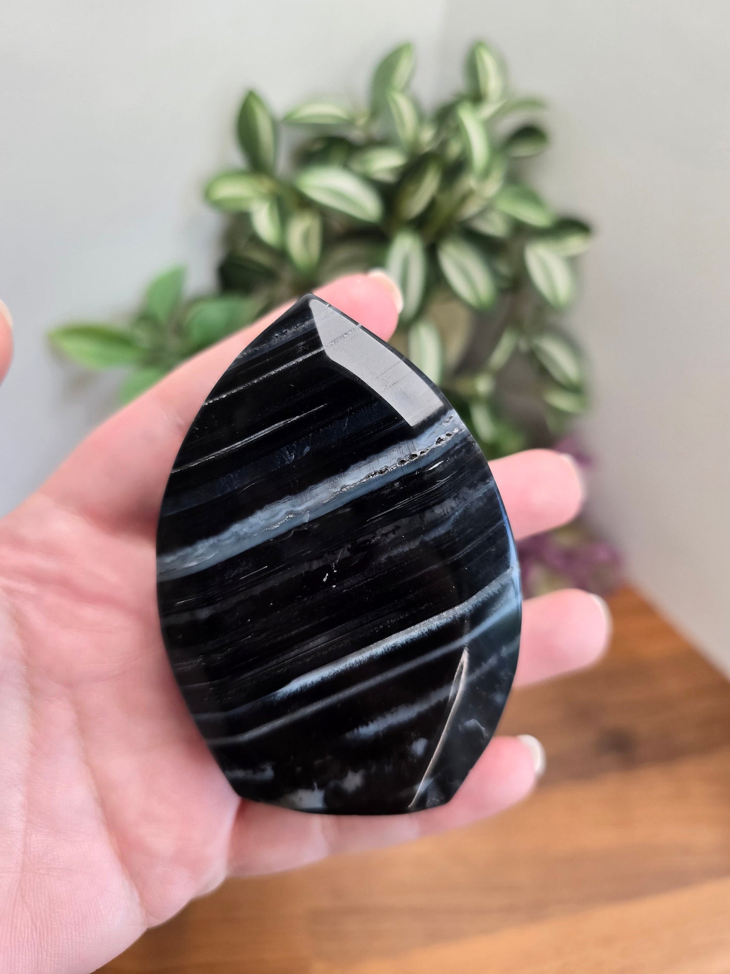 Banded Onyx Free Form: Black and White Storm Crystal (3")