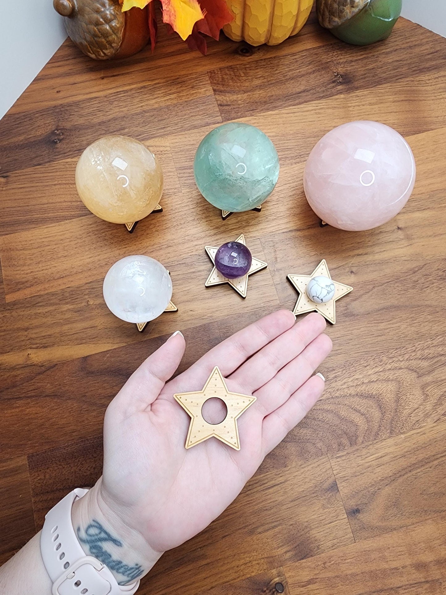 Star Shaped Sphere Stand: Wood Display for Crystals & Baseballs
