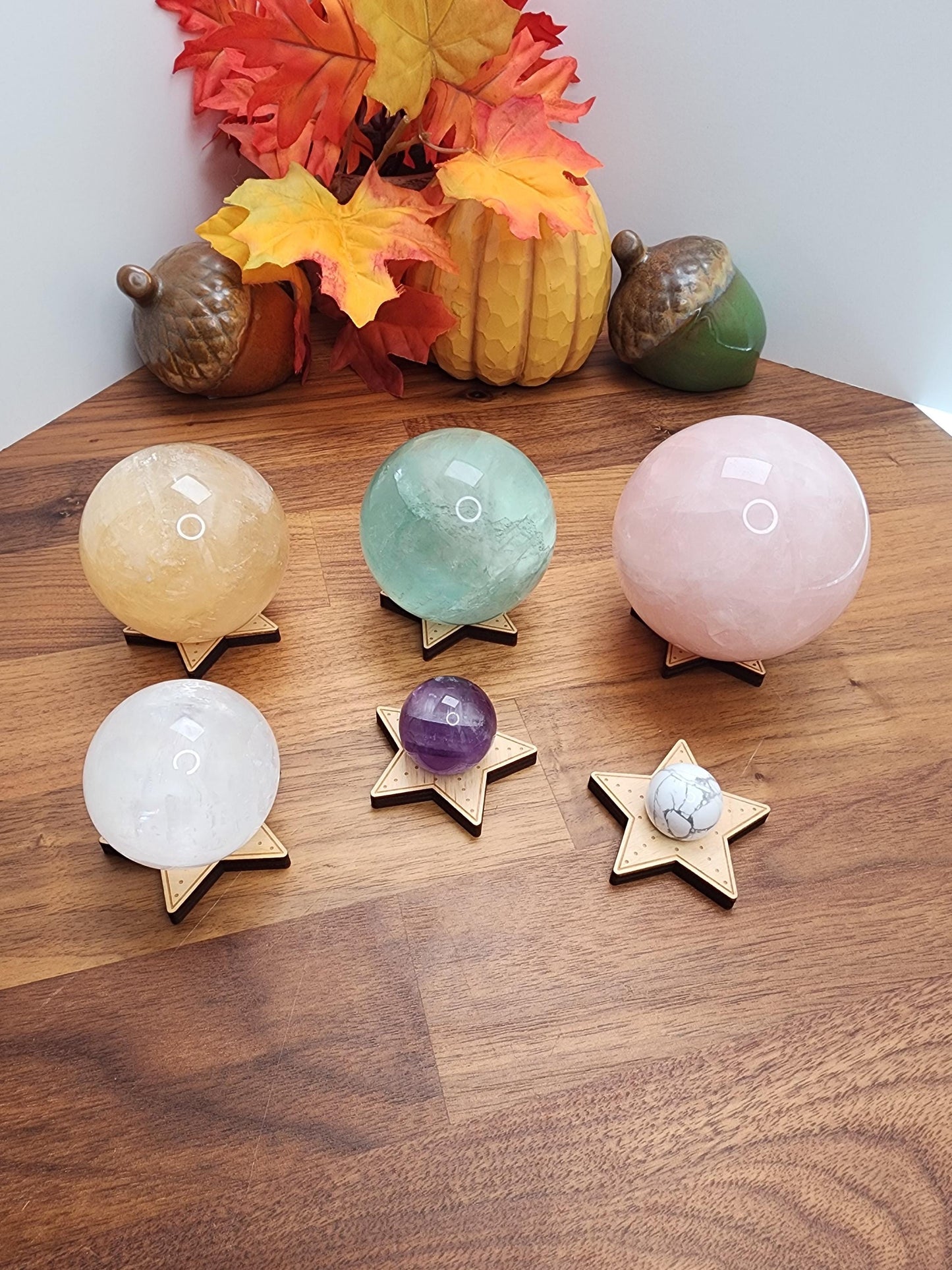 Star Shaped Sphere Stand: Wood Display for Crystals & Baseballs