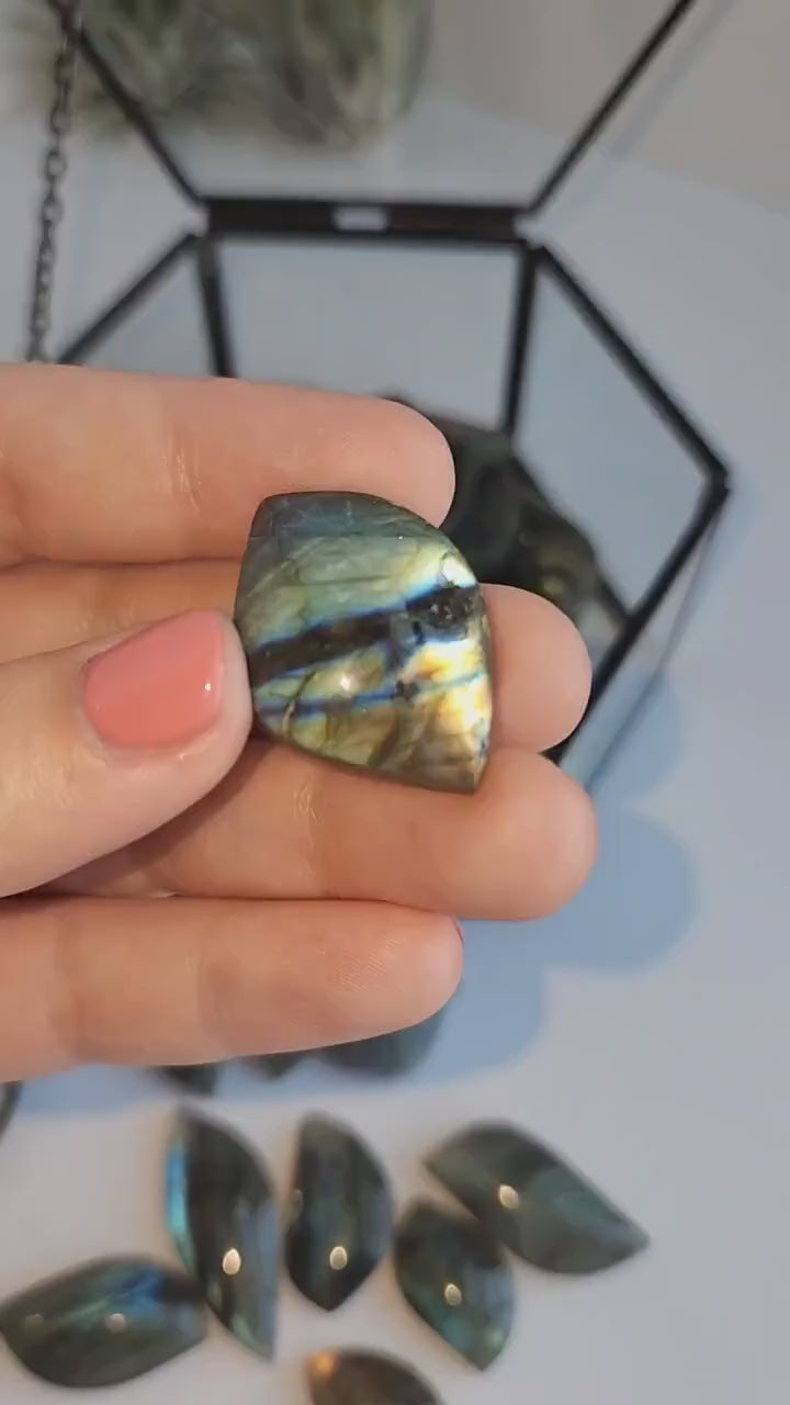 Labradorite Leaf Carving: Unique Flash Colors (Small or Large)