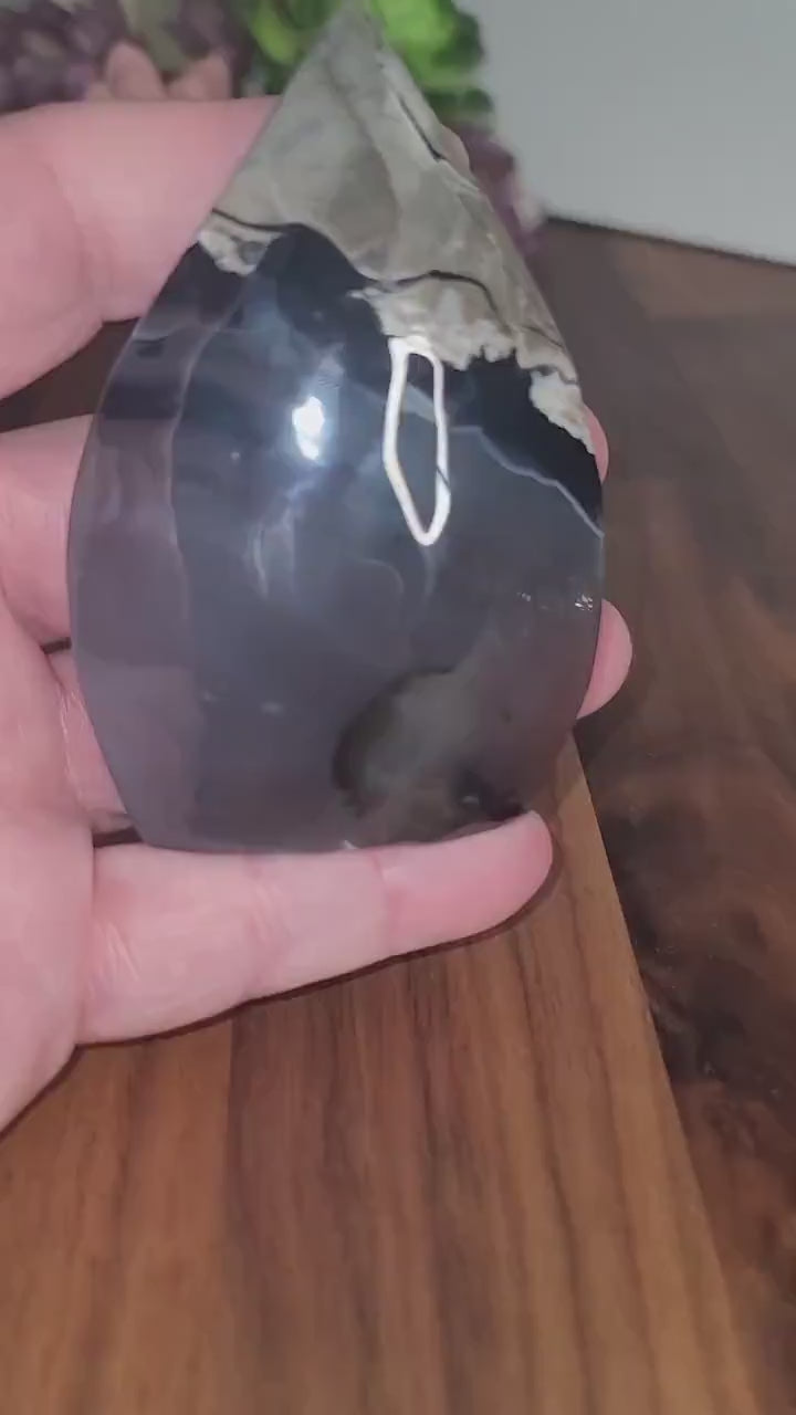 Volcano Agate Teardrop: Cinna Black Crystal Flame, UV Reactive