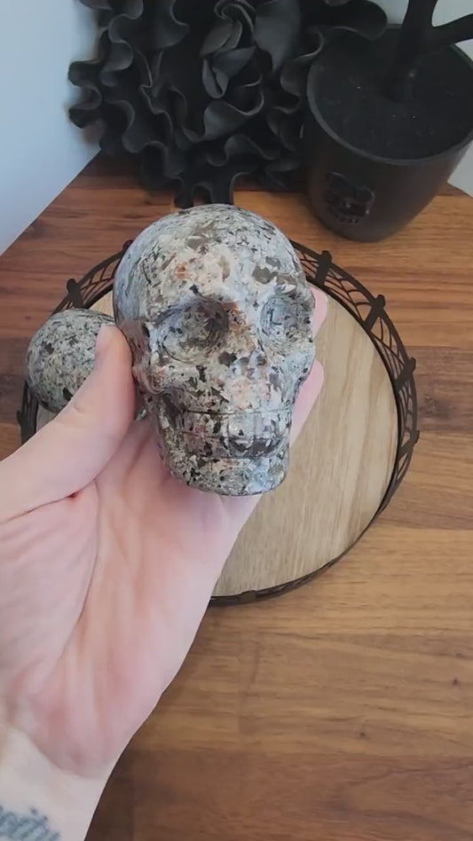 Inv - Yooperlite UV Reactive Crystal Skull (3-Inch Witchy Altar Accent)
