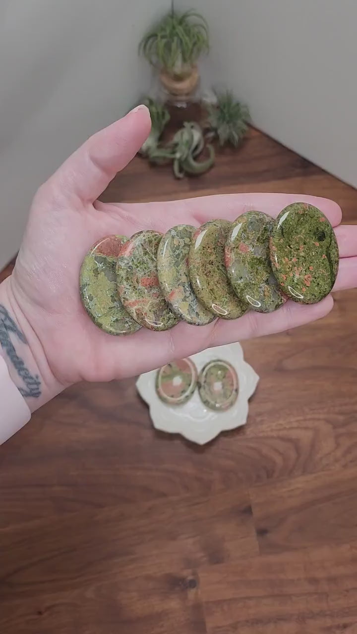 Unakite Worry Stone: Earthy Fidget, Pocket Crystal