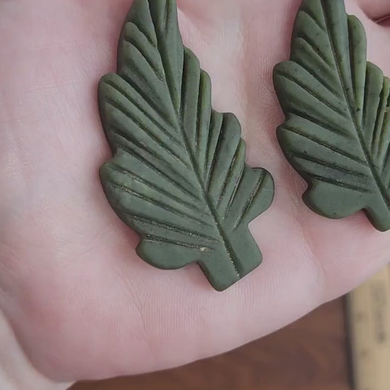Green Jade Crystal Leaf - Hand Carved Autumn Stone